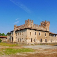 Piazza Castello di Cavernago, Cavernago